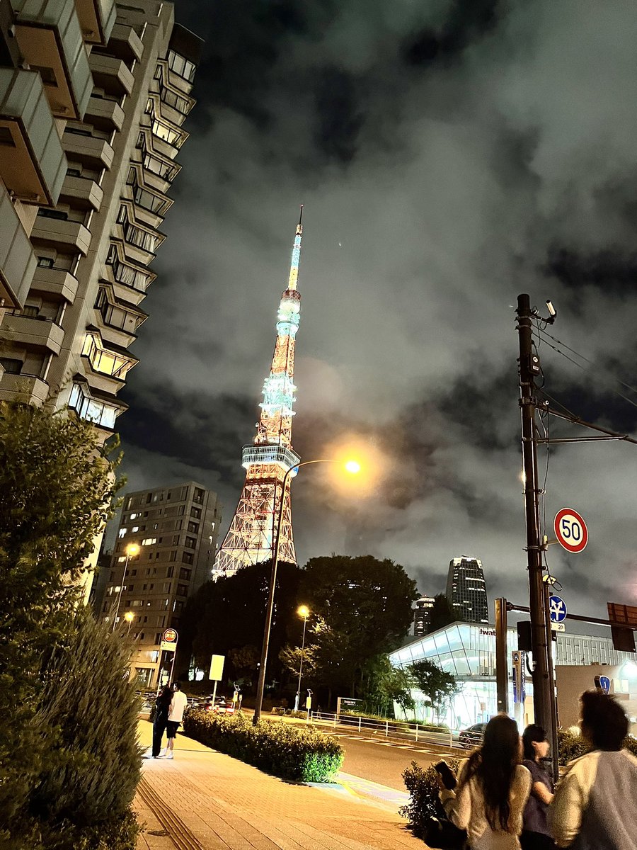 RieYosiNobu's tweet photo. 9.23(月)BAR830にて、吉村さんの一日店長の日でした。美味しいお酒とイシバシハザマの硲(ハザマ)さん手作りの旨い肴、そして何よりも楽しい会話が弾む一時…最高でした。830は気軽に立ち寄れる居心地の良い素敵なBARです。是非、皆さんも足を運んでみて下さい〜。
https://t.co/7x4ACkN9GM
#BAR830 https://t.co/IU95USo3M8