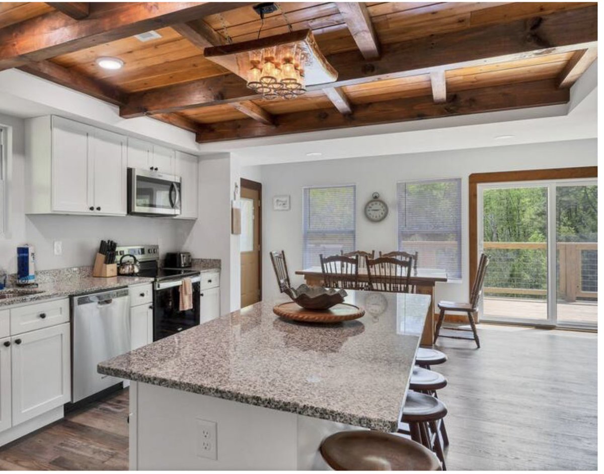 JamieLittleTV's tweet image. Need a getaway in the Smokys?? Check out our home just 30 min from Gatlinburg, Dollywood and more. ‘Smoky Dream’ renting now. dogwoodcabins.com/smoky-dream