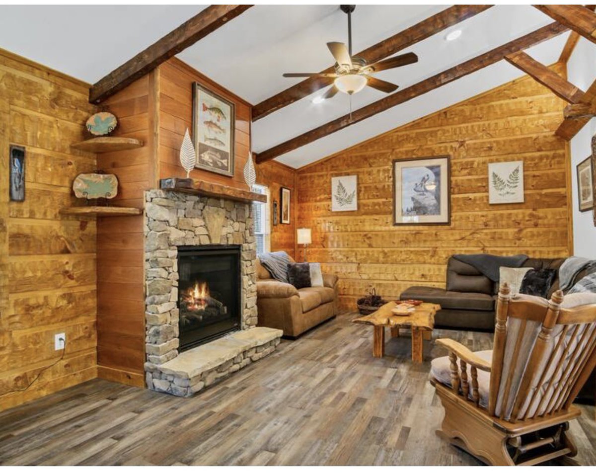 JamieLittleTV's tweet image. Need a getaway in the Smokys?? Check out our home just 30 min from Gatlinburg, Dollywood and more. ‘Smoky Dream’ renting now. dogwoodcabins.com/smoky-dream