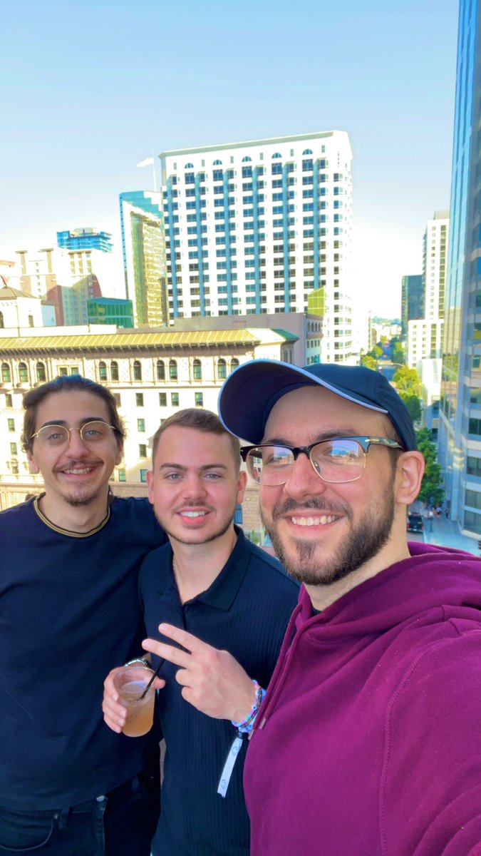 I’m absolutely dead but Twitchcon was amazing, had a blast meeting so many different people. I also definitely didn’t get kicked out of a bar :)