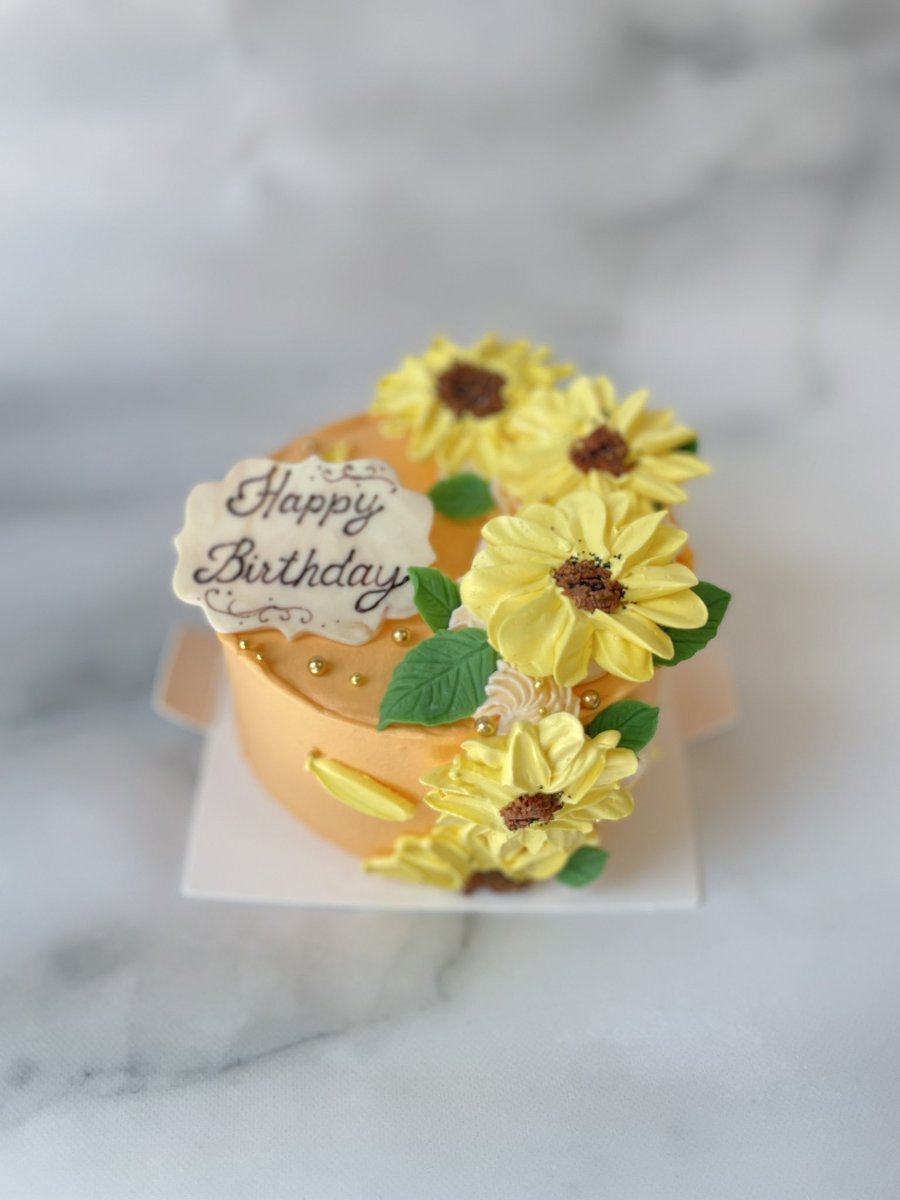 atelier__yu's tweet photo. オーダーケーキ🌻🌻

#tailormadecake https://t.co/mdaP9JXDH8