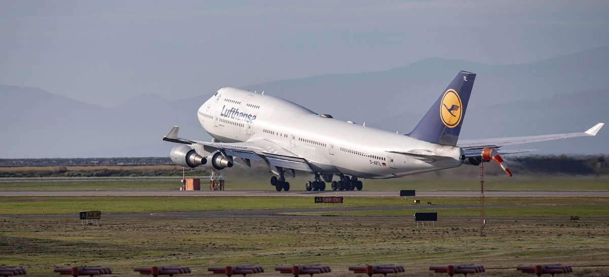 Kent_YVR's tweet photo. More @Lufthansa @BoeingAirplanes #747 departure @yvrairport for @Airport_FRA. #DABTL #B744 #AvGeek #Vancouver #QOTS https://t.co/AcTdJpmXY3