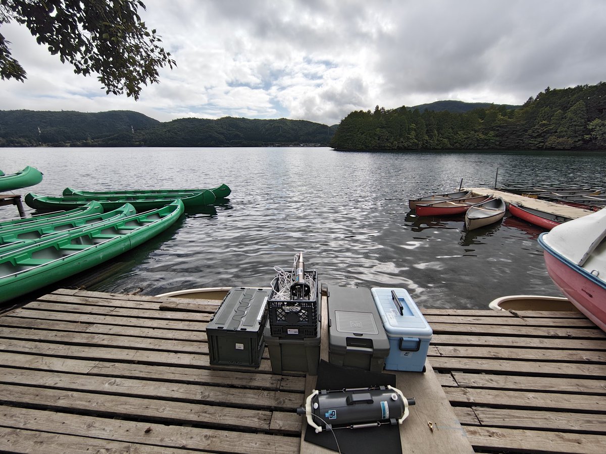 yokadzaki's tweet image. Sampling Lake Aoki, a small deep lake in ski resort.