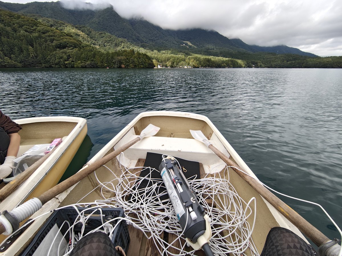 yokadzaki's tweet image. Sampling Lake Aoki, a small deep lake in ski resort.