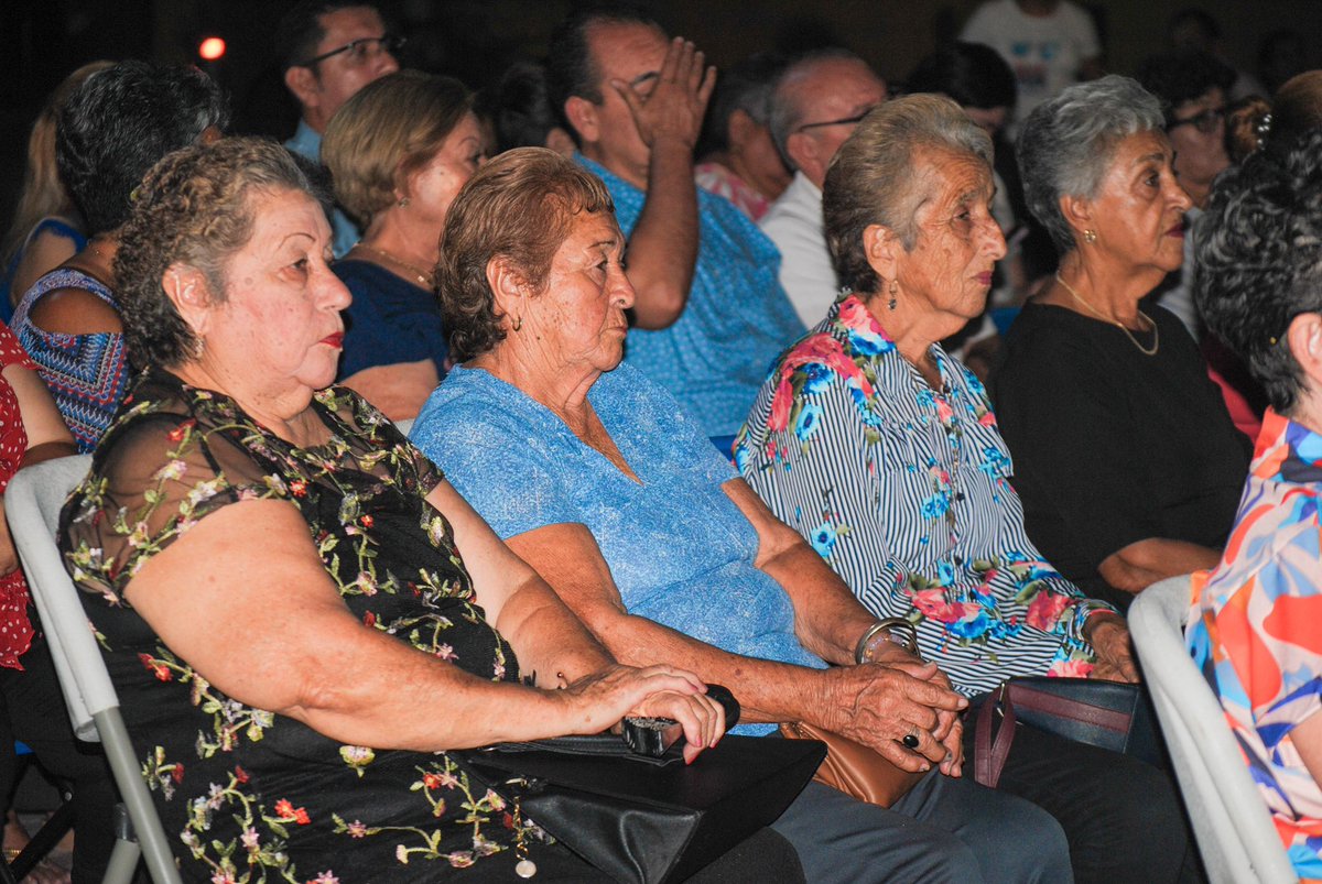 Con gran orgullo, se llevó a cabo la presentación del libro Memorias Loretanas, una obra que recoge las vivencias, tradiciones y el legado que nos define como Loretanos. 

¡Sin duda algo que llevaremos en el corazón para la posteridad! 🫶🏻📚