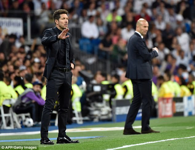 LaLigaLocaID's tweet photo. SIMEONES vs ZIDANES

Dua pemain besar pada masanya, dua pelatih besar masa kini.
Zizou unggul dari Cholo sebagai pemain maupun pelatih. Zizou punya trofil Piala Dunia, Cholo tidak. Zizou punya trofi Liga Champions, Cholo tidak.

Ketiga anak laki-laki mereka SEMUA jadi pesepakbola pro. Siapakah lebih unggul? Zidanes atau Simeones?

[mengandung tautan affiliate]