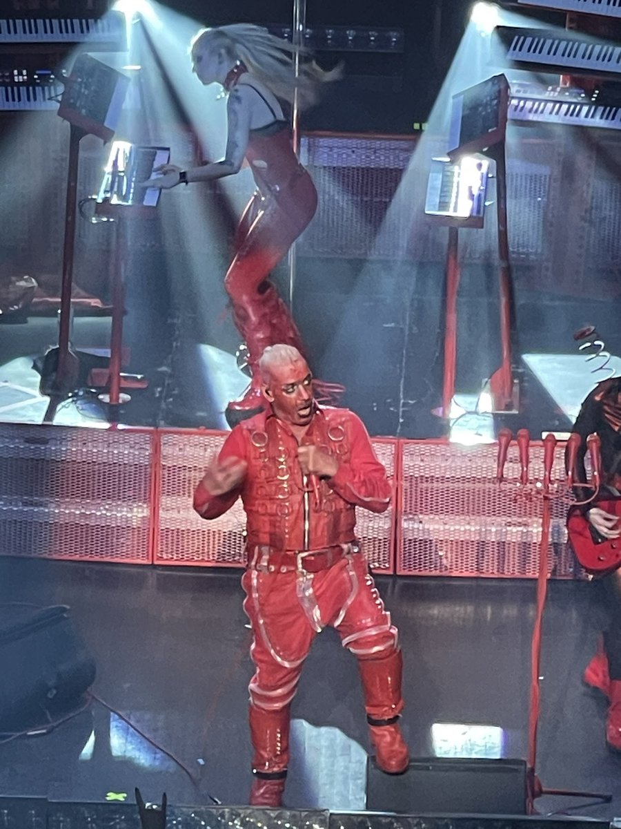 AndySixMic's tweet photo. This show was fuckin wild https://t.co/gDFNbn3MB6