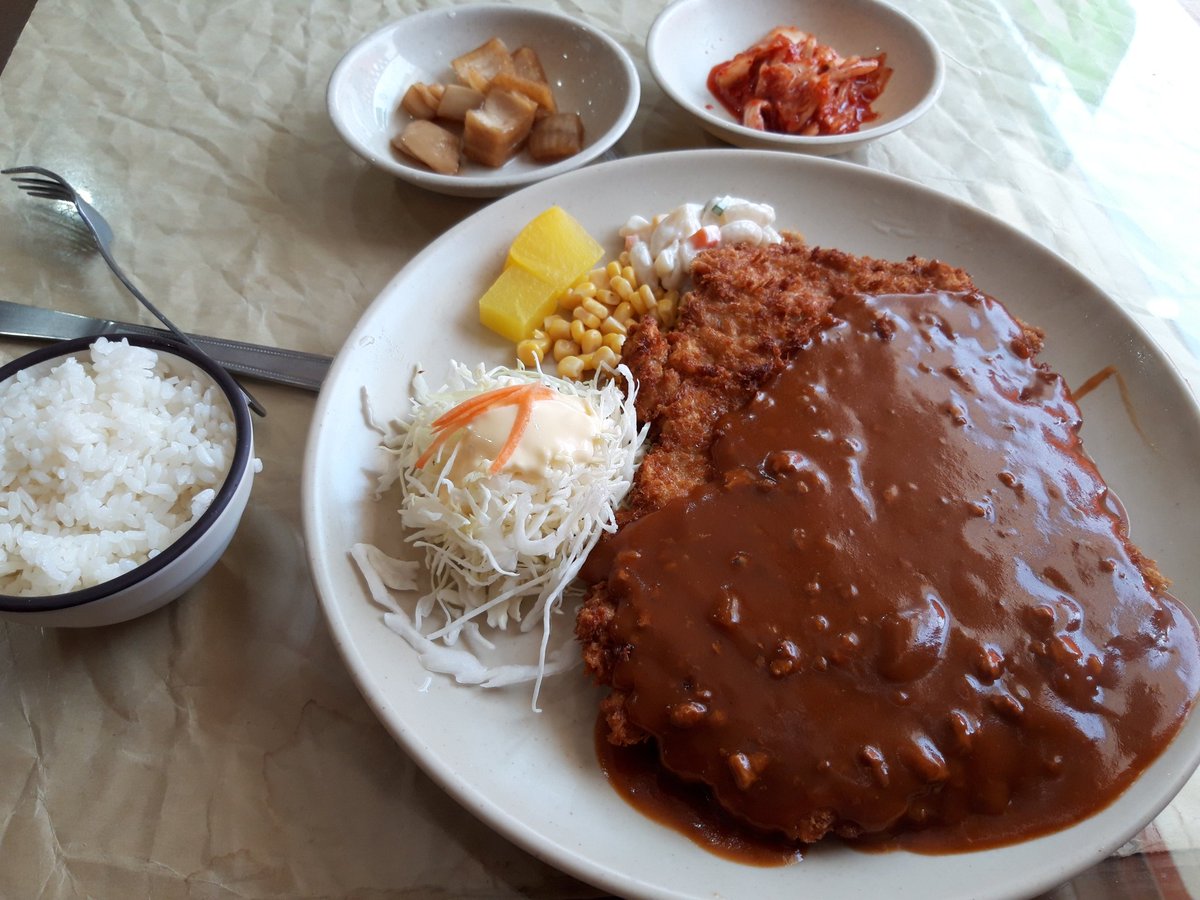 Leehyun67091508's tweet image. 주섬주섬.