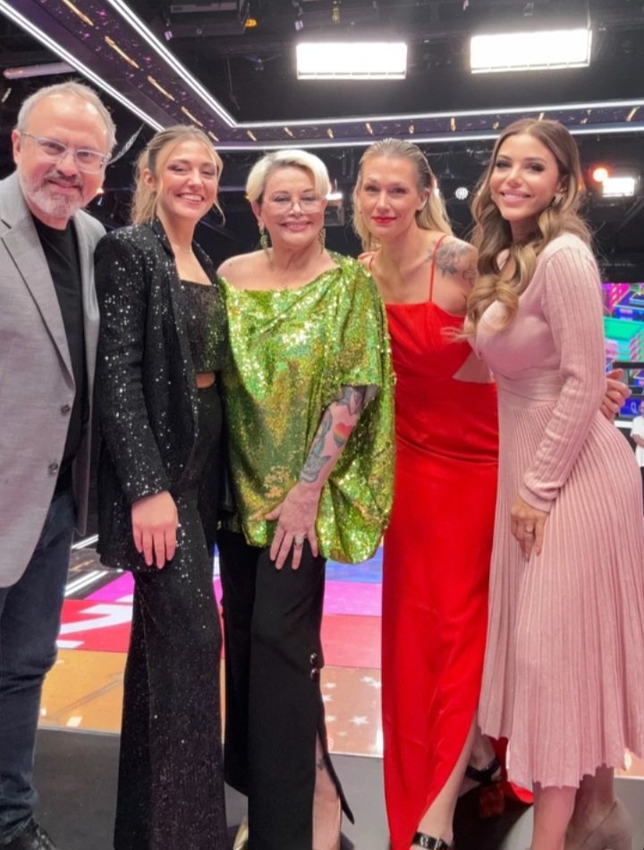 Elegancia pura en una foto, #Los8EscalonesDeLos3Millones 🔥💕
<a href="/dievalen/">Diego Valenzuela</a> <a href="/SofiaKotler/">Sofía Kotler</a> <a href="/Carmen_LaLeona/">Carmen Luz Barbieri</a> <a href="/catubonadeo/">💚 Cata Bonadeo 💚</a> <a href="/evange_anderson/">Evy</a>