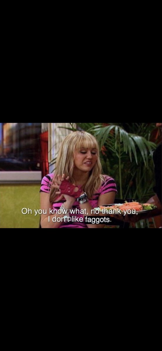 Nikk_DM's tweet image. The three people raising their flags