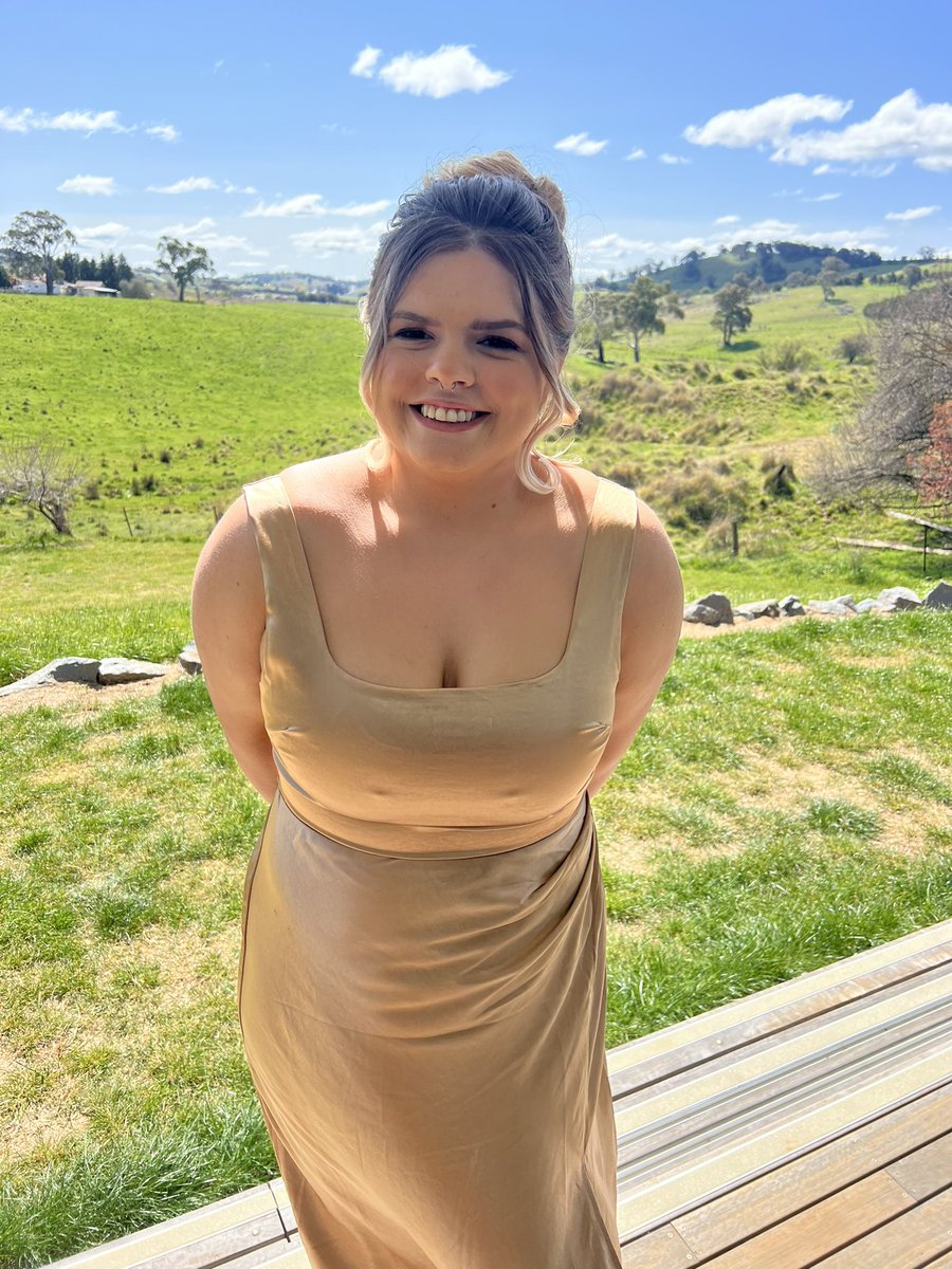 Ellieusive's tweet photo. Felt pretty at my friends wedding 😌 https://t.co/MfvoxLCw3q