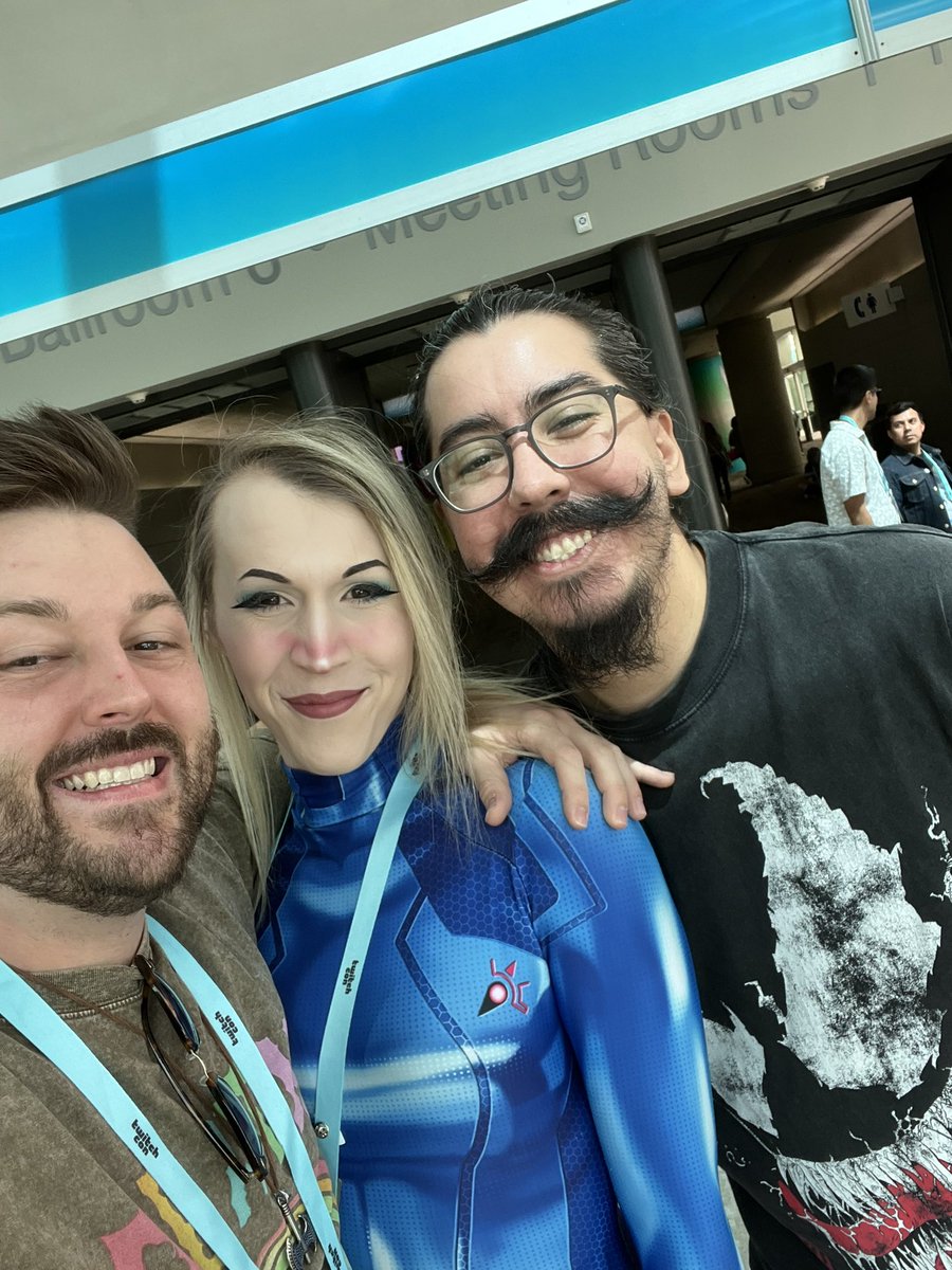 These are some of my favorites from the con! I’d love to see any other photos of you got!