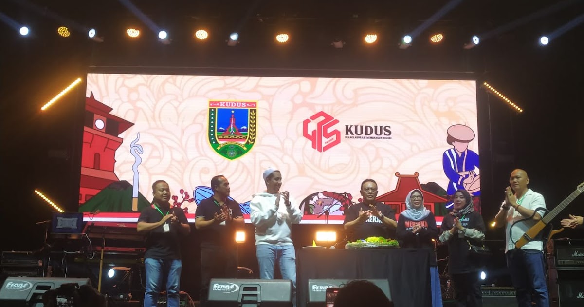 Dandim 0722/Kudus Letkol Inf Hermawan Setya Budi, M.Han Bersama Unsur Forkopimda Hadiri Konser Wali Band dan Soft Launching Kolaborasi Sosial Berskala Besar (KSBB) dalam Rangka Hari Jadi Kota Kudus ke-475 Tahun 2024 dlvr.it/TDc4bh