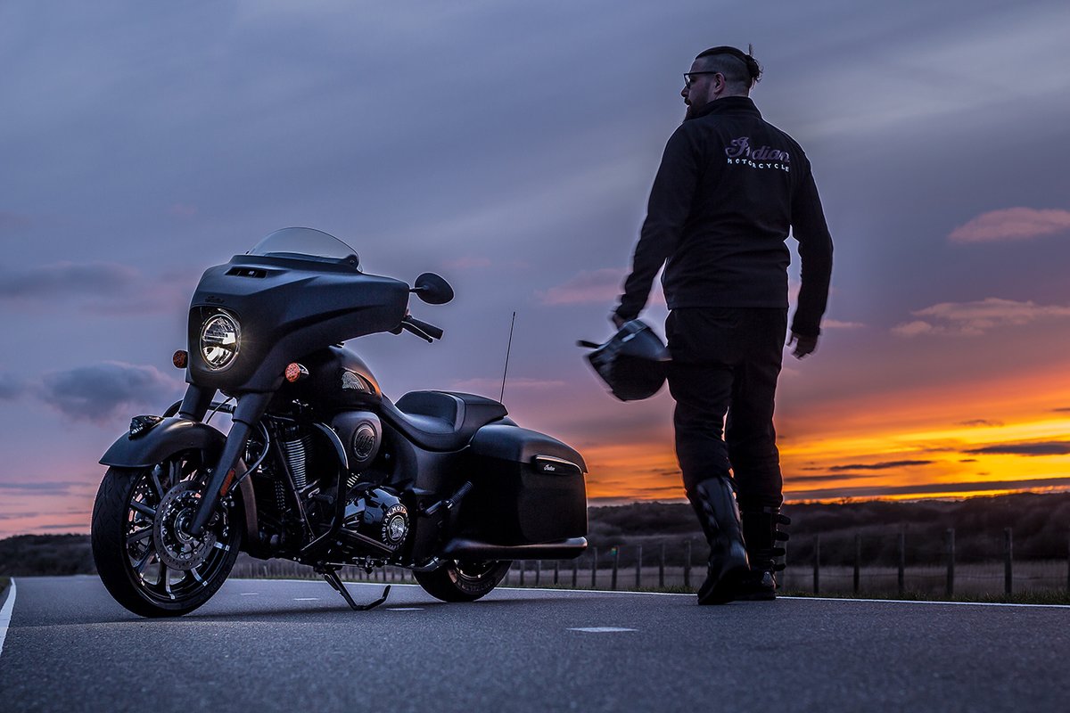 indian_japan's tweet image. 夕日が漆黒のボディに輝きを与え、道は静かにその先へと誘う

#IndianChieftain
indianmotorcycle.co.jp/chieftain-dark…