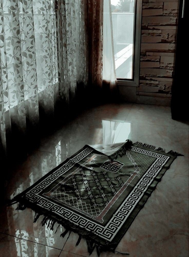 Balaghl's tweet photo. كلُّ المهالكِ في سجودِكَ تنقضي
والبُؤَس يُنسى والمواجع تنتهي. https://t.co/8PCnwEksAU