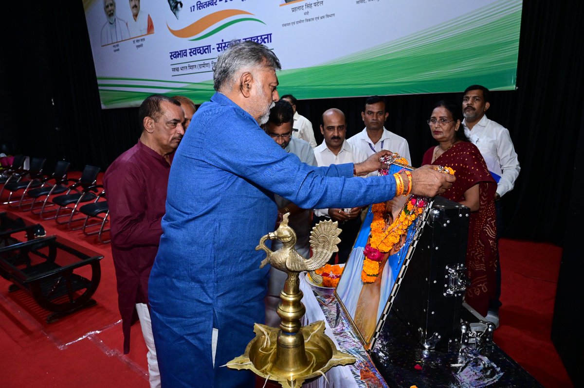 SwachhMP's tweet photo. #SHS2024 Sanitation is non-negotiable and also there is other option   @prahladspatel https://t.co/hanC0rBrsJ