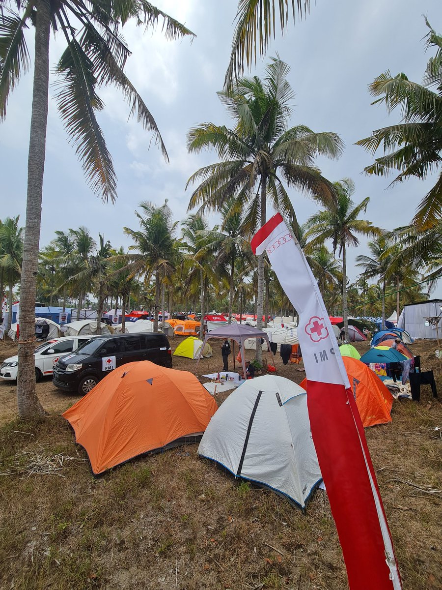 ElkhanRahimov's tweet image. We are at campsite of Indonesian Red Cross in #Kebumen #CentralJava
Over 1000 volunteers from all across #Indonesia attend National Volunteer Exercise.
That is the power of community mobilisation of @ifrc network of #RedCross #RedCrescent National Societies @IFRCAsiaPacific