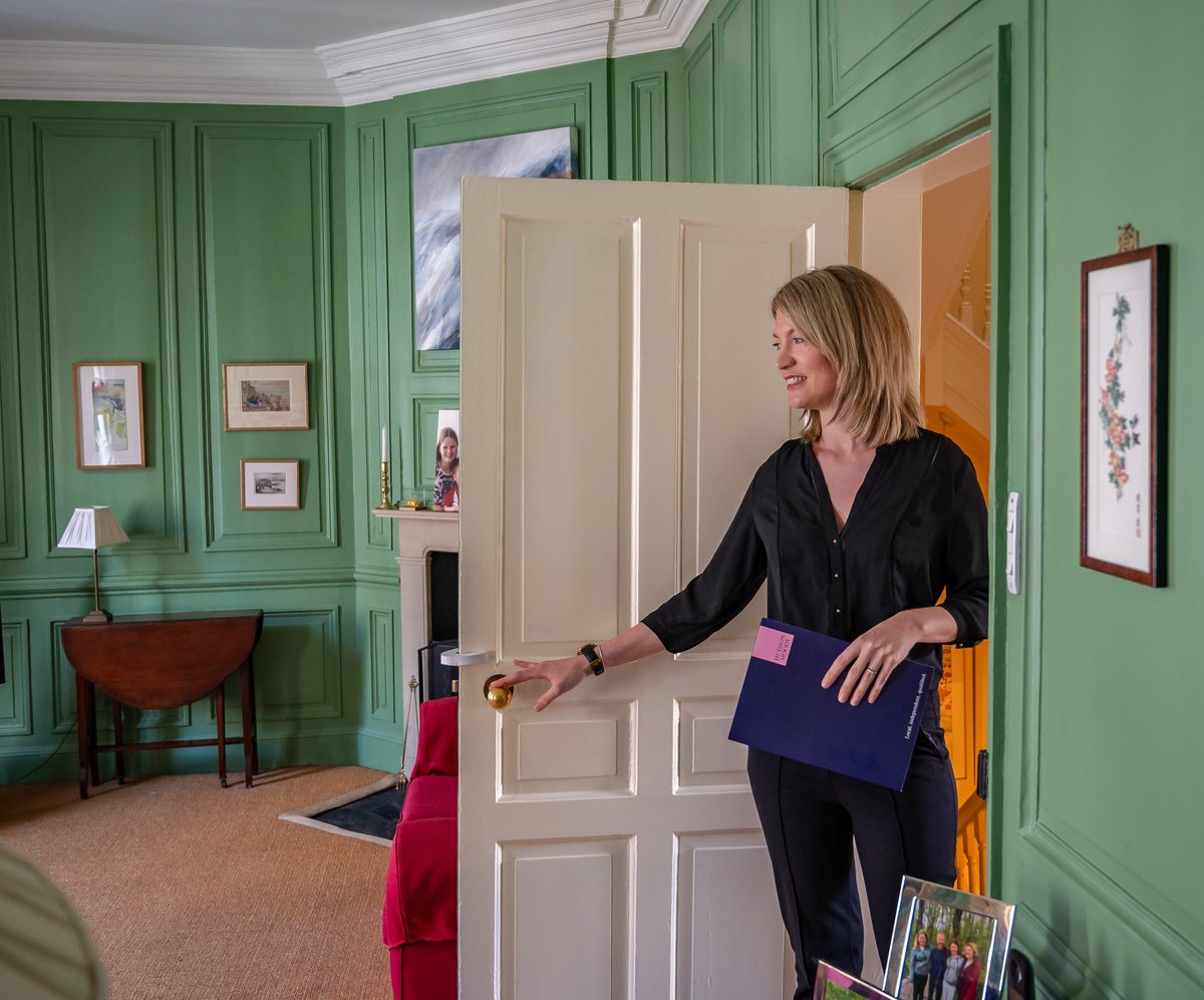 From the initial valuation to handing over the keys, our focus is always on providing the best possible experience for our clients.
Find out how we can help you on your property journey:
bit.ly/3mQ0drw