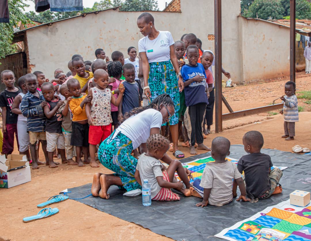 ReadtoLearn01's tweet image. We reached over 127 children through hands-on activities that made learning fun! These children are now equipped with foundational skills for the digital age. What a joy to see their enthusiasm! #FutureLeaders #TinyTechiesUG