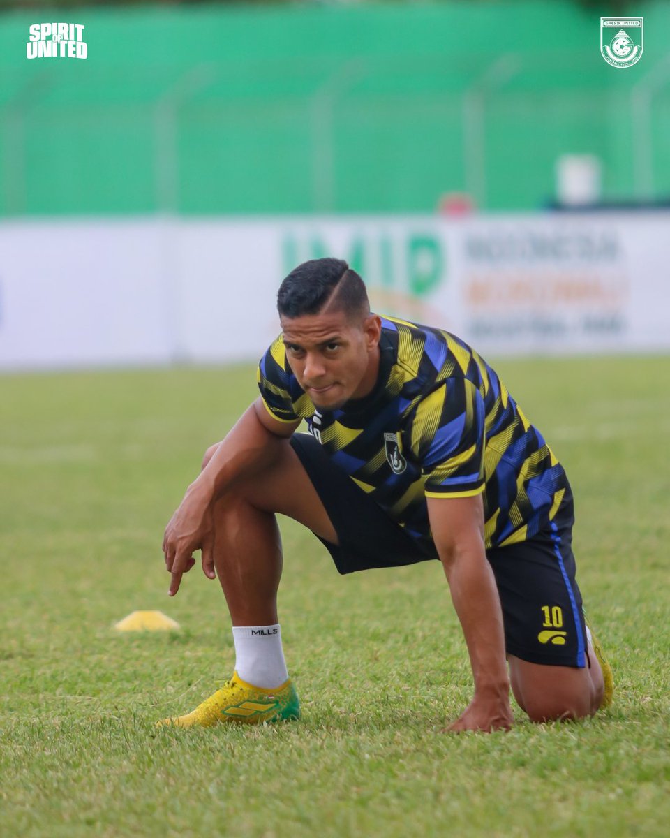 gresikutdFC's tweet photo. ๐ข๐ณ๐ณ๐ถ๐ฐ๐ถ๐ฎ๐น ๐ง๐ฟ๐ฎ๐ถ๐ป๐ถ๐ป๐ด!
Tetap fokus, tetap solid ๐ฆพ
#GresikUnited #LaskarJokoSamudro #SpiritOfUnited #OfficialTraining #PegadaianLiga2 #PALGRS https://t.co/mHSTrBEEqz