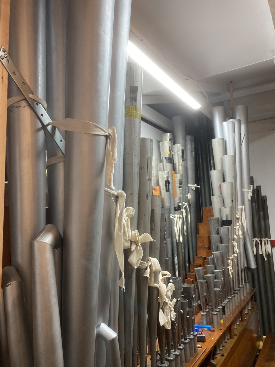 Andy Quin (@jimmyhillside) on Twitter photo Really enjoyable day yesterday visiting this beautiful home installation of a Standaart theatre pipe-organ! These Dutch instruments were first imported to the UK along with Wurlitzers, by my publisher <a href="/deWolfeMusic/">De Wolfe Music</a> ! Wonderful!🙏👍🎹 Really enjoyable day yesterday visiting this beautiful home installation of a Standaart theatre pipe-organ! These Dutch instruments were first imported to the UK along with Wurlitzers, by my publisher <a href="/deWolfeMusic/">De Wolfe Music</a> ! Wonderful!🙏👍🎹