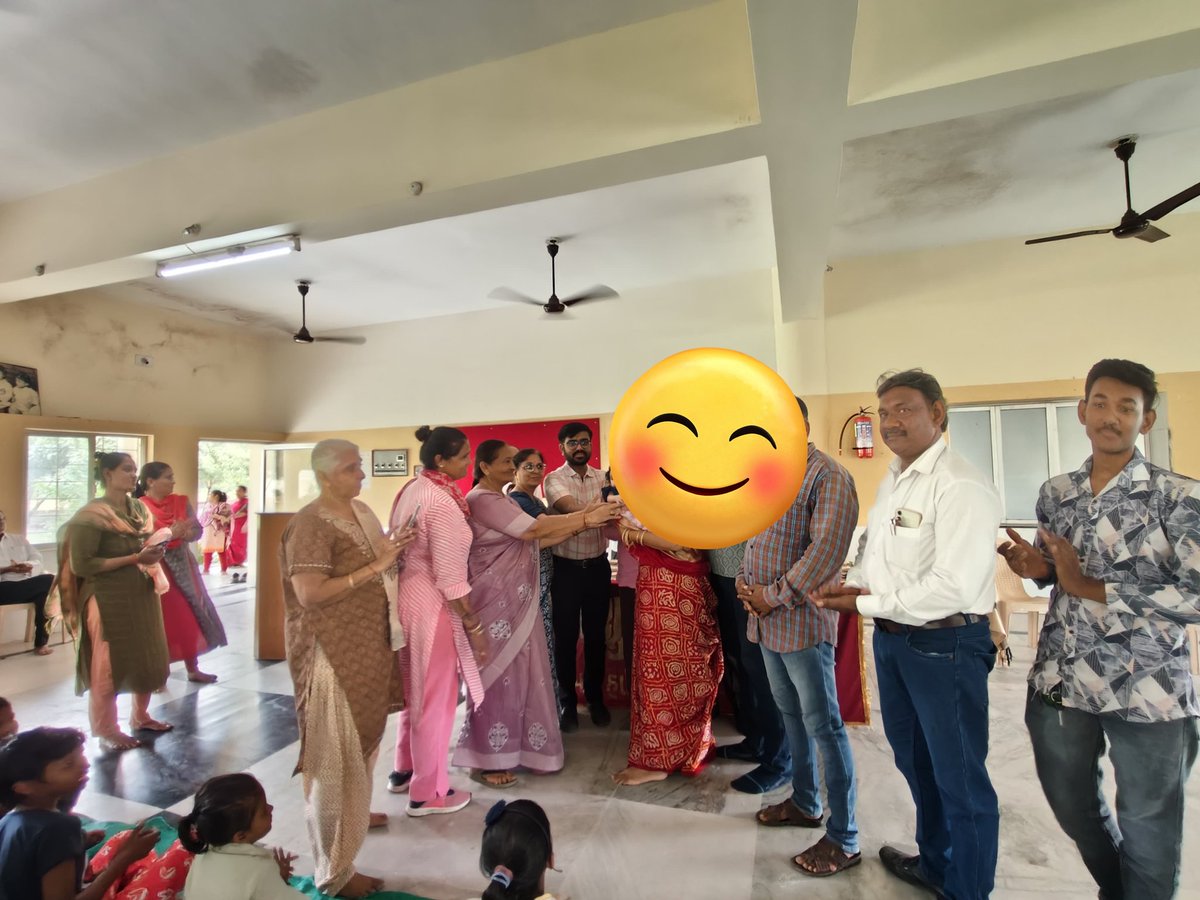 જુનાગઢ ખાતે આવેલ શિશુ મંગલ સંસ્થાના બાળકના દત્તક વિધાન પ્રસંગે હાજરી આપી. નવદંપતીએ તરછોડાયેલ બાળકીને દત્તક લઈ અને નવી જિંદગી આપી અને ઉછેરની જવાબદારી લીધી. ખૂબ જ આનંદમય ક્ષણ.
<a href="/collectorjunag/">Collector Junagadh</a> <a href="/CMOGuj/">CMO Gujarat</a> <a href="/JayantiRavi/">Jayanti Ravi</a> <a href="/RaghavjiPatel/">Raghavji Patel</a>