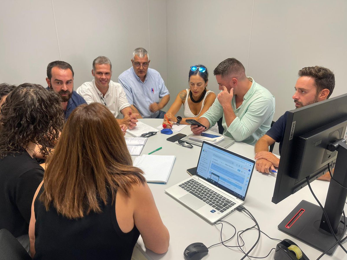 El departamento de #obras comprometido con la #SeguridadySalud.👷👷‍♀️Formación continua, reciclaje, cursos de gestión y liderazgo para todo el #equipo. Nuestra prioridad es #PRL.Avanzamos con compromiso y formación.🤝