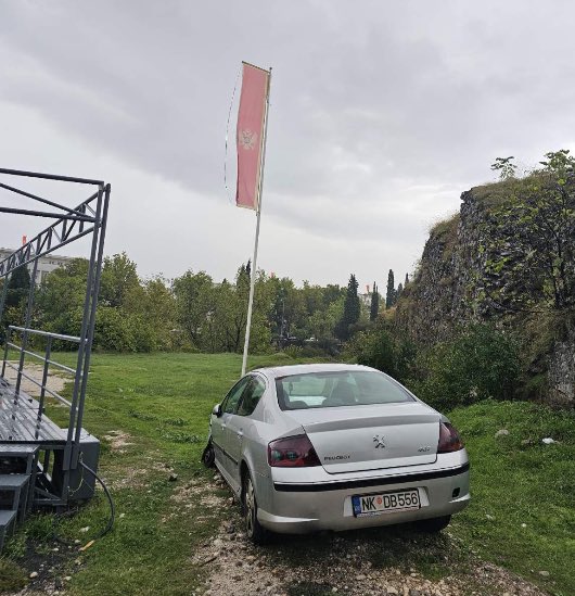 Isto mjesto, dvije godine kasnije.