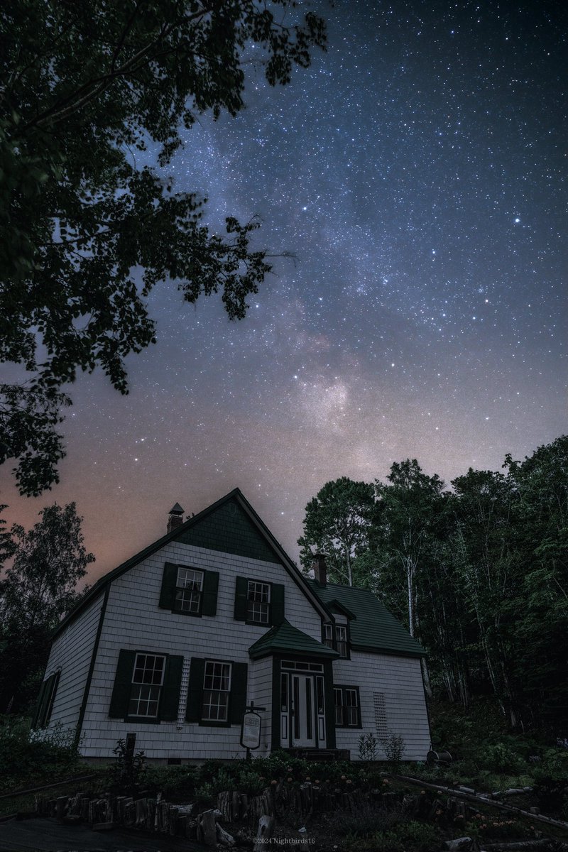星の降る家がありました

注）管理者様の許可を得て夜間入園しています

2024.06.13 撮影
#カナディアンワールド
#星
#星空
#天の川
#星景写真
#北海道の星景写真
#北海道が美しい
#東京カメラ部
#milkyway 
#tokyocameraclub 
#SonyAlpha 
#これソニーで撮りました
<a href="/sony_jpn/">Sony (Japan)</a>
<a href="/AlphabySony_JP/">Sony | Alpha (Japan)</a>