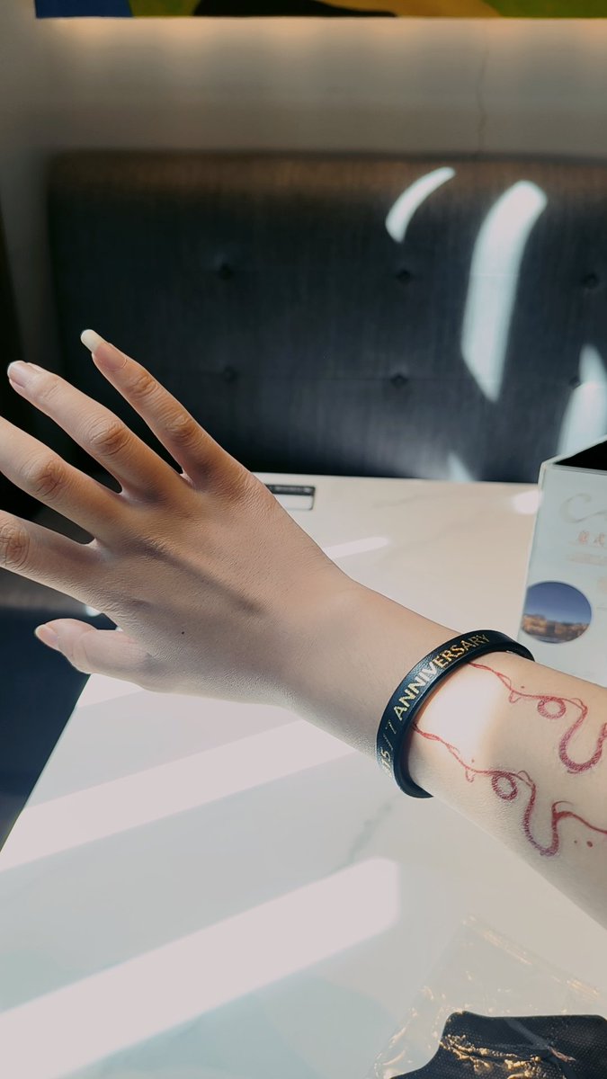 魅32点 tweet media