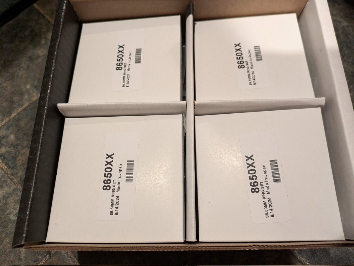 hatano_evo's tweet image. ｴﾍｴﾍｴﾍﾍﾍ (𓃊ↁ冫)ﾆ
ついに待ってたワイセコのピストン来たよ〜！
これでほぼ主要部品は揃った！
これで俺のランエボは復活する予定！
てかワイセコのピストンカッコよすぎる( ᎔˘꒳˘᎔)️♡
さぁ！エンジン組むぞ！いよいよ俺らの本領発揮！
 #ランエボ
#wiseco 
  #CP9A
 #4g63