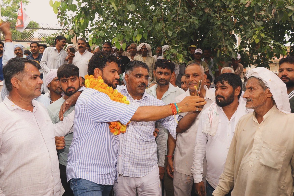 DevenderKadyan_'s tweet photo. पुगथला में आप सभी का जोश और समर्थन देखकर गर्व महसूस हुआ। आपकी एकजुटता ही इस क्षेत्र के उज्जवल भविष्य की कुंजी है। मिलकर हम पुगथला को विकास और समृद्धि की नई ऊंचाइयों पर पहुंचाएंगे।
#DilSeDevenderKadyan #NetaNahiBeta
#GanaurKaBeta https://t.co/Se2fWuplxT