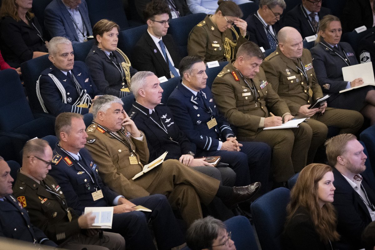 "Space is high-value, fast-moving, and the rewards will fall to those who act now and in the long term."

Dr Paul Bate, CEO of <a href="/spacegovuk/">UK Space Agency</a>,  opened #DefenceSpace24 this morning. 

You can watch the conference, and ask questions, here: airspacepower.com/conference/def…