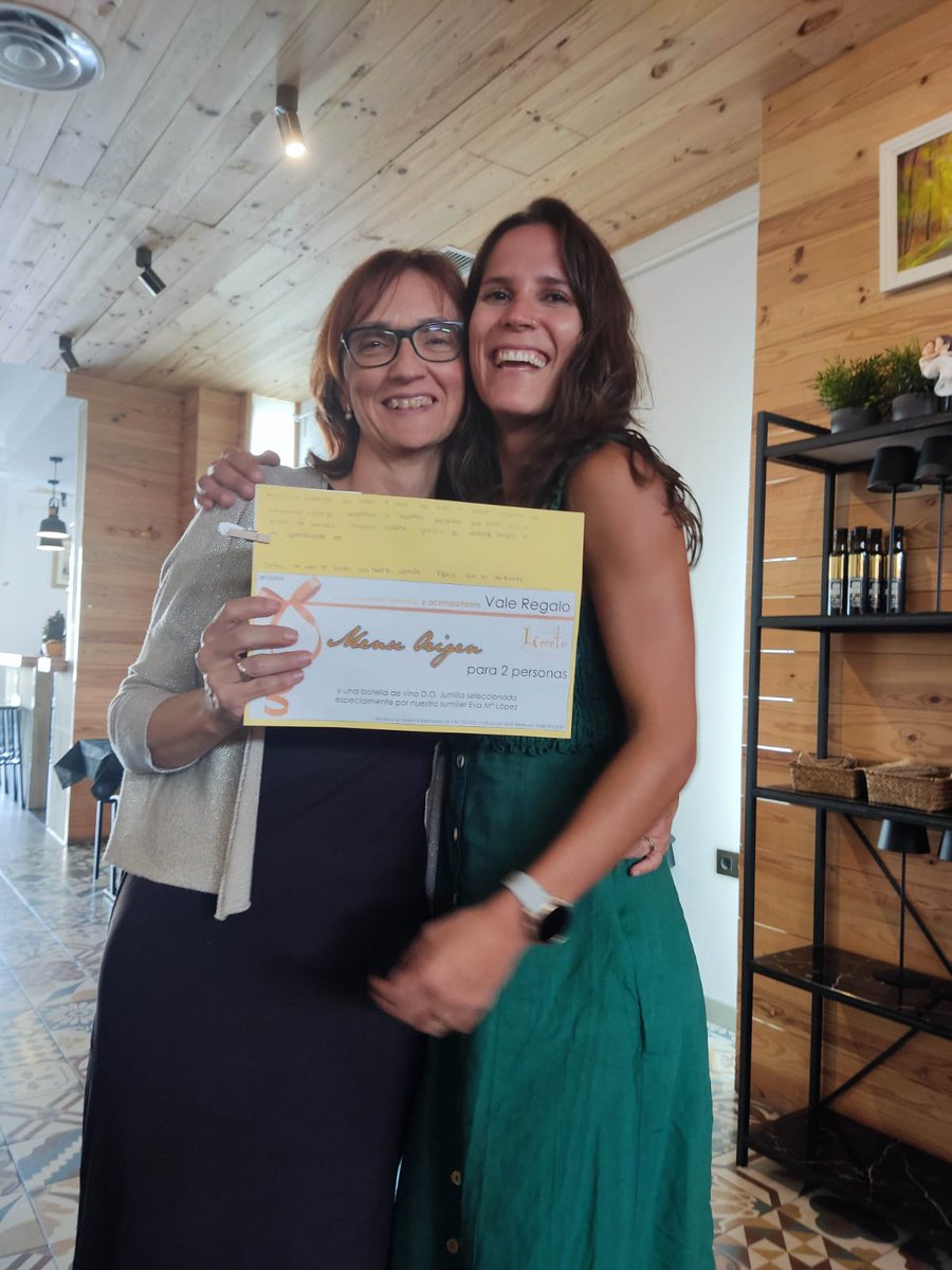 Fiesta de despedida de nuestra R4 Mariola Segura . 
Ha sido un placer compartir este tiempo contigo y te deseamos lo mejor en tu nueva etapa profesional.😍😍
<a href="/Murciasalud/">Murciasalud</a> 
<a href="/Area7ReinaSofia/">Area7ReinaSofía</a>
<a href="/IsabelAyalaVig/">Isabel Ayala</a>
<a href="/BaezaAlcaraz/">Ángel Baeza Alcaraz</a> 
<a href="/domingojrubira/">Domingo</a> 
<a href="/MJoGali/">Galiana_enfermera</a>