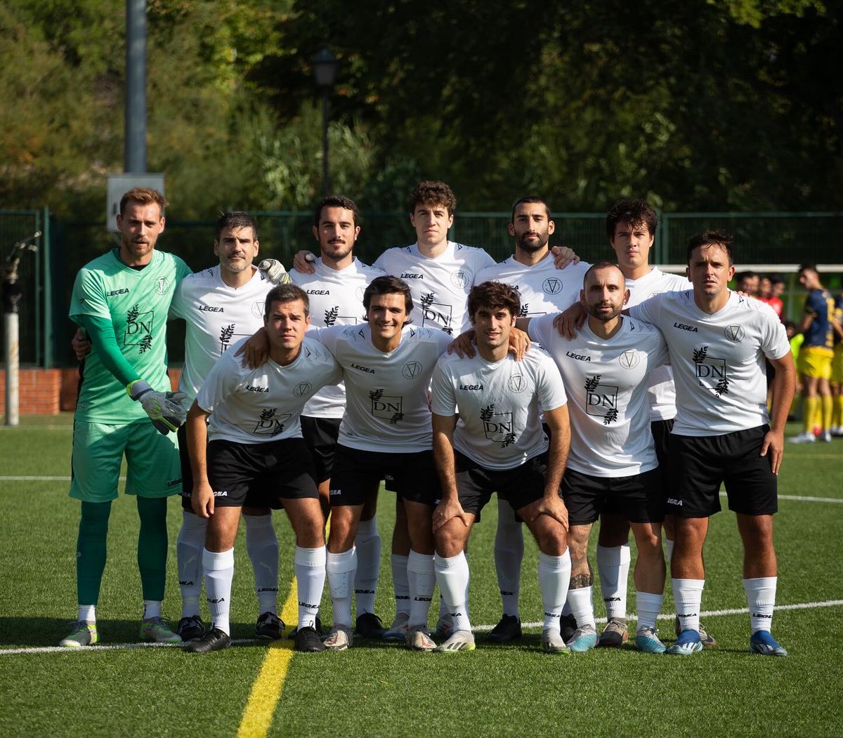 BoRjitacr8's tweet photo. Con esta gente y este club hasta la muerte… esto sólo acaba de empezar!!! Dale union 🤍🖤🤍

#unionesfamilia #uniongorris #gentede10 #curroymascurro💪🍀 https://t.co/aDWfhYKpUy