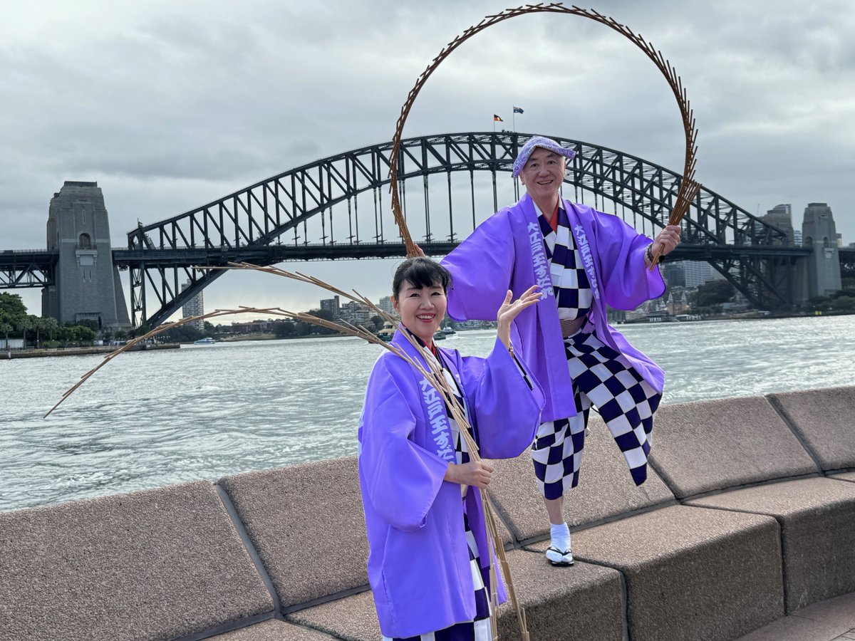 開催まであと２日！【夜間特別開園Q&amp;A】
Q:伝統芸能公演の公演時間を教えて。
A:1回目　18時30分・２回目　19時～・３回目　20時～(各回約15分～20分)。演目は日替わり、写真は「大江戸玉すだれ」です。灯りの中で、江戸の香りを感じてみませんか？
#小石川後楽園  #夜間特別開E