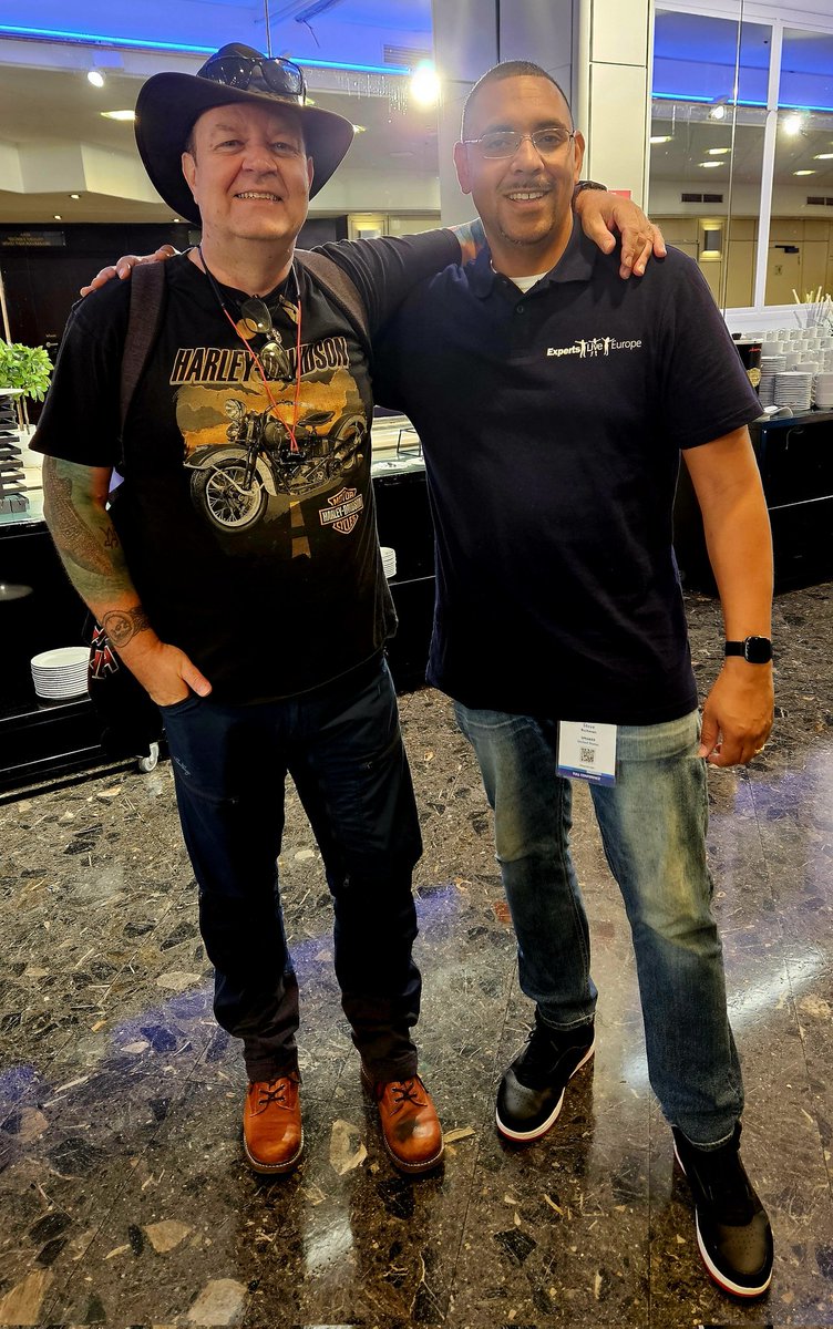 โ๏ธSteve Buchanan (@buchatech) on Twitter photo Finally met <a href="/LBugnion/">Laurent Bugnion @ ๐ก๐จ๐ญ</a> at #ExpertsLiveEU!
#Microsoft #CloudAdvocates #Azure Finally met <a href="/LBugnion/">Laurent Bugnion @ ๐ก๐จ๐ญ</a> at #ExpertsLiveEU!
#Microsoft #CloudAdvocates #Azure