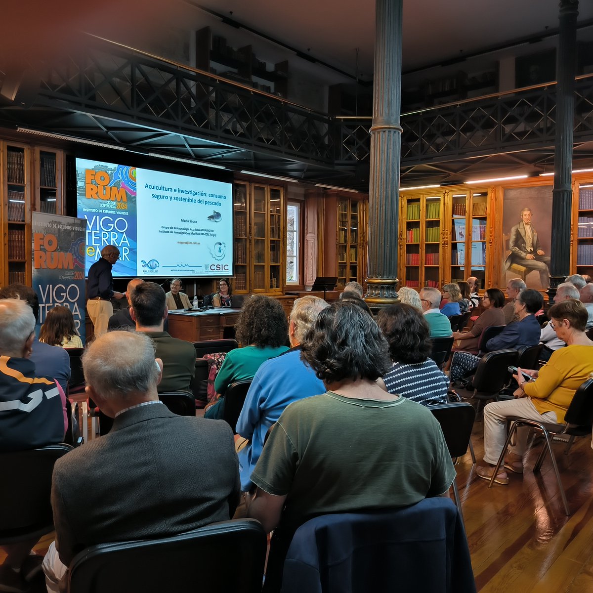 IEVigueses's tweet photo. Os dejamos esta foto de la Conferencia impartida el jueves en la biblioteca de la #EMAO por #MariaSaura. Gracias María por tus magníficas explicaciones!!!! https://t.co/GjxaGPmgUs