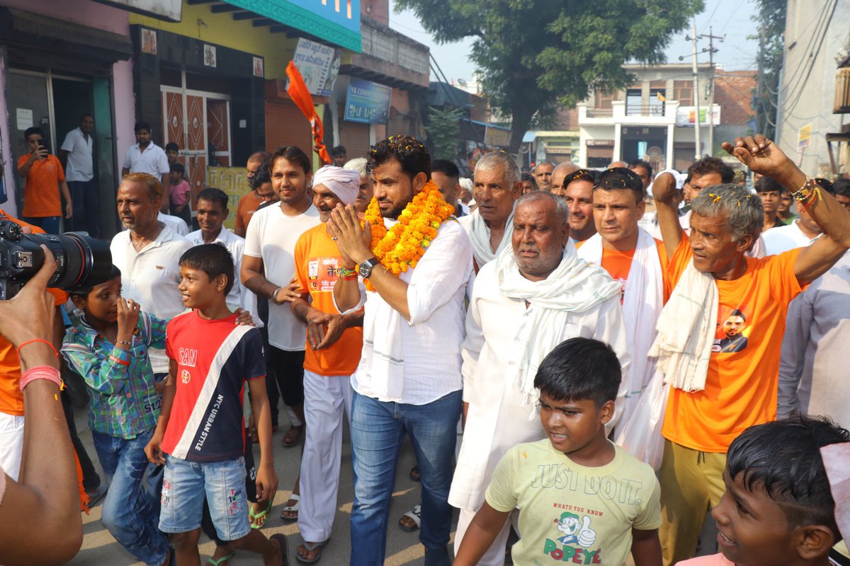 DevenderKadyan_'s tweet photo. 📍 बेगा
बेगा में आप सभी का समर्थन और सहयोग पाकर दिल से आभार व्यक्त करता हूं। आपकी एकजुटता और विश्वास ही हमारे क्षेत्र में बदलाव की असली ताकत है। अब समय है बदलाव का, गन्नौर में न्याय का - दिल से देवेंद्र कादियान !
#DilSeDevenderKadyan #NetaNahiBeta #GanaurKaBeta https://t.co/TPfSXbltbi