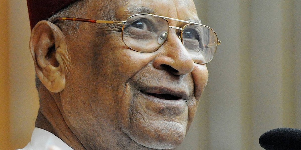 Le Sénégal est orphelin. 
Le patriarche nous a quittés. Il aura longuement et utilement vécu. Il nous a dignement représentés. Qu'Allah lui fasse miséricorde et lui réserve une demeure dans son paradis firdaws. RIP, Professeur (ainsi que l'appelait mon père qui fut son élève).