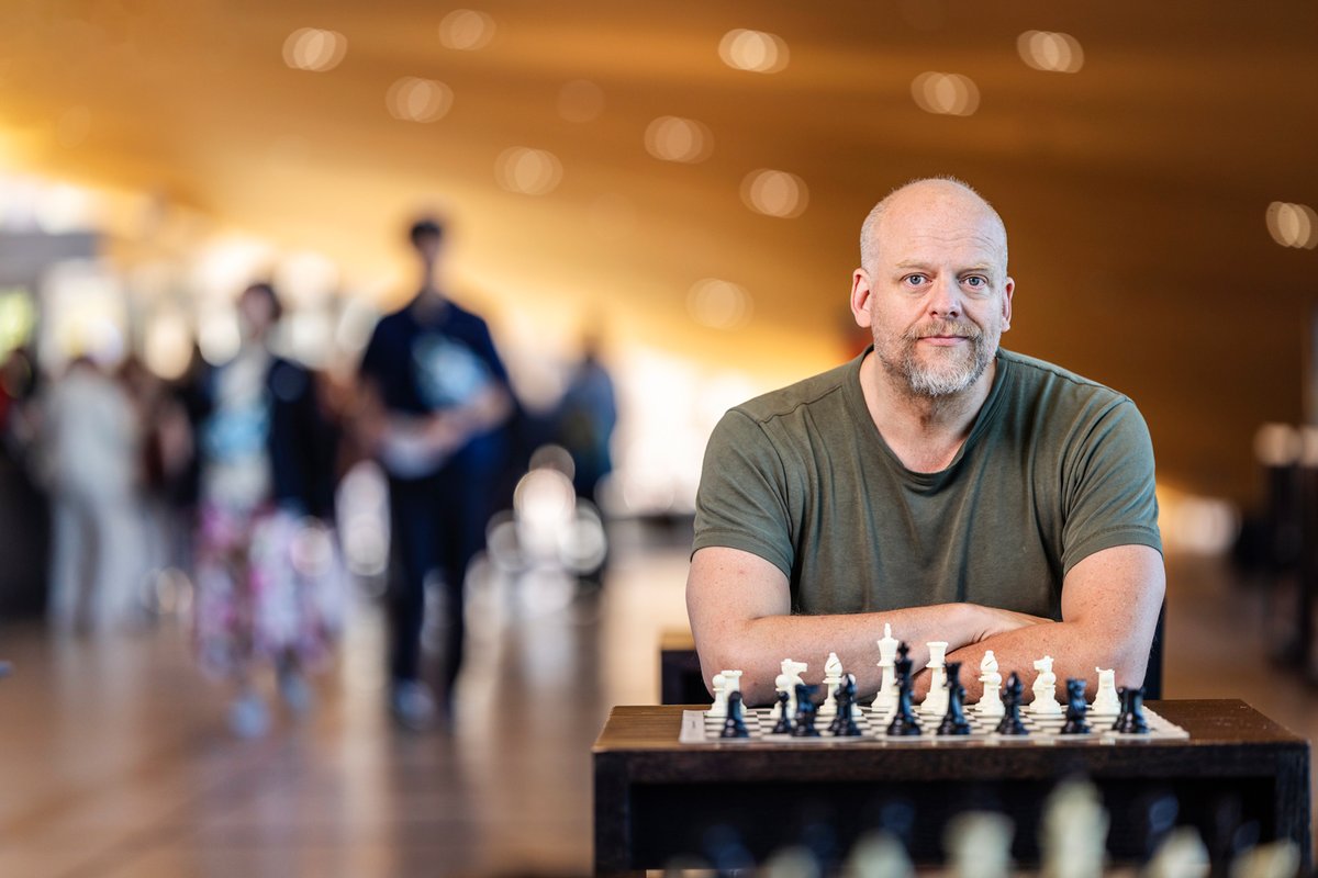 ”Raha on valtaa, sanotaan, mutta niin on kielikin. Ken hallitsee kielen, hallitsee paljon muutakin. Se, millaisia sanoja käytämme, määrittää meitä”, sanoo Janne Saarikivi Lilja-lehden haastattelussa. #liljalehti

Lue juttu: liljalehti.fi/2024/09/24/kie…