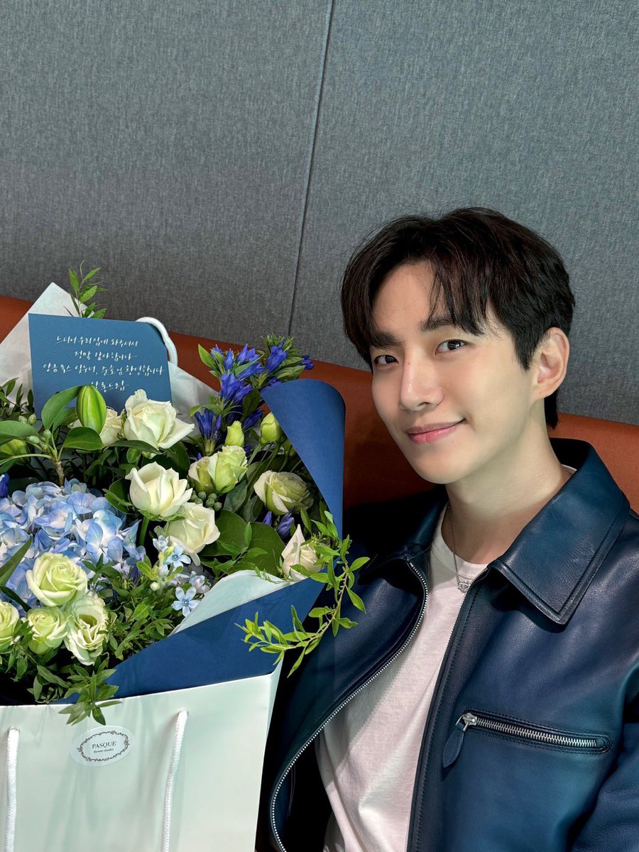 이준호와 살롱드립2의 기분 좋은 만남 어떤데(요)
지금, TEO 유튜브에서 확인하세요!

#이준호 #LEEJUNHO
#준호 #JUNHO
#살롱드립2 #SalonDrip