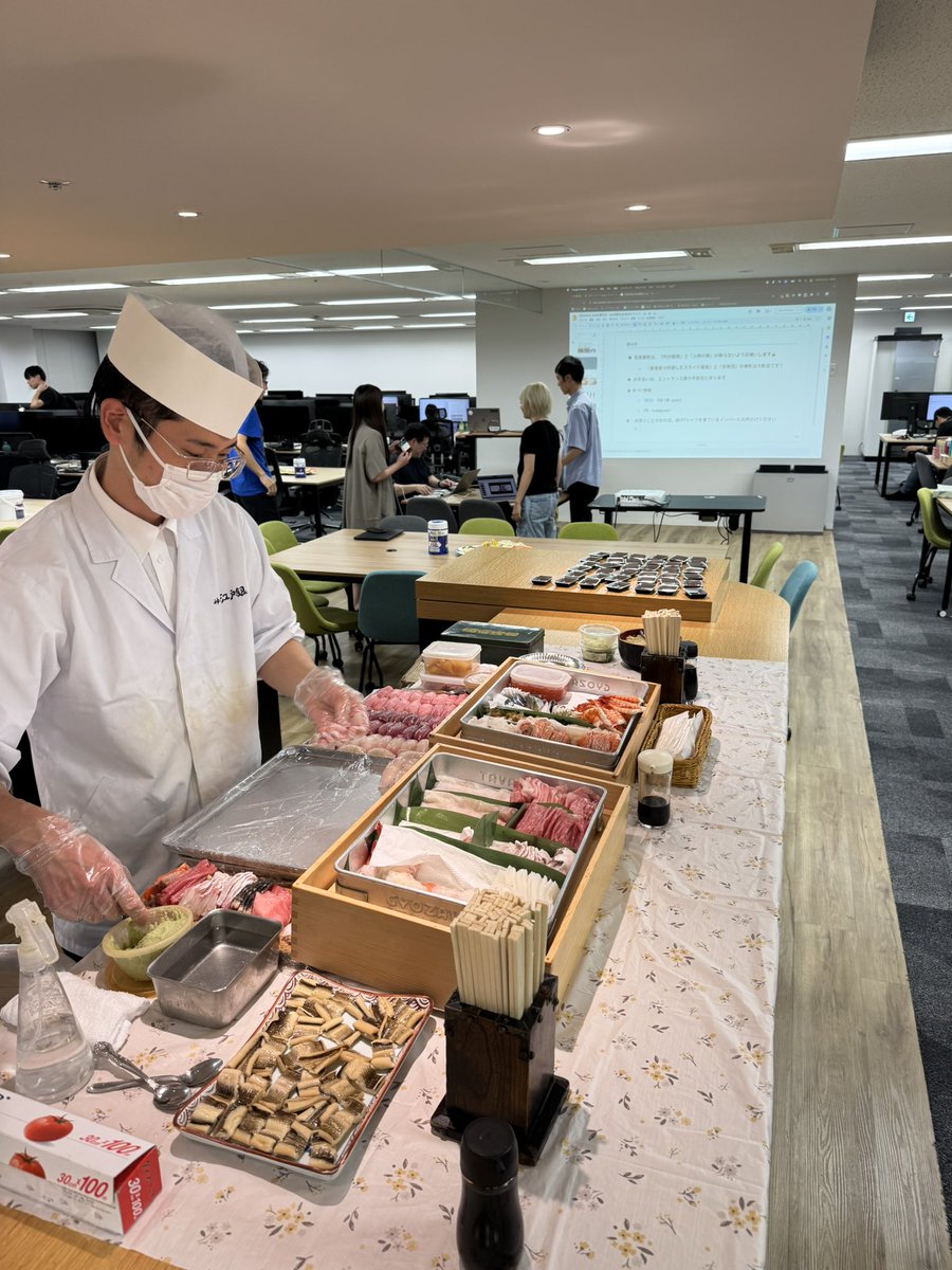 kawamuramura_s's tweet image. 19時からSwift愛好会、Kotlin愛好会が始まります。今回はお寿司を用意しています。 #love_kotlin #love_swift