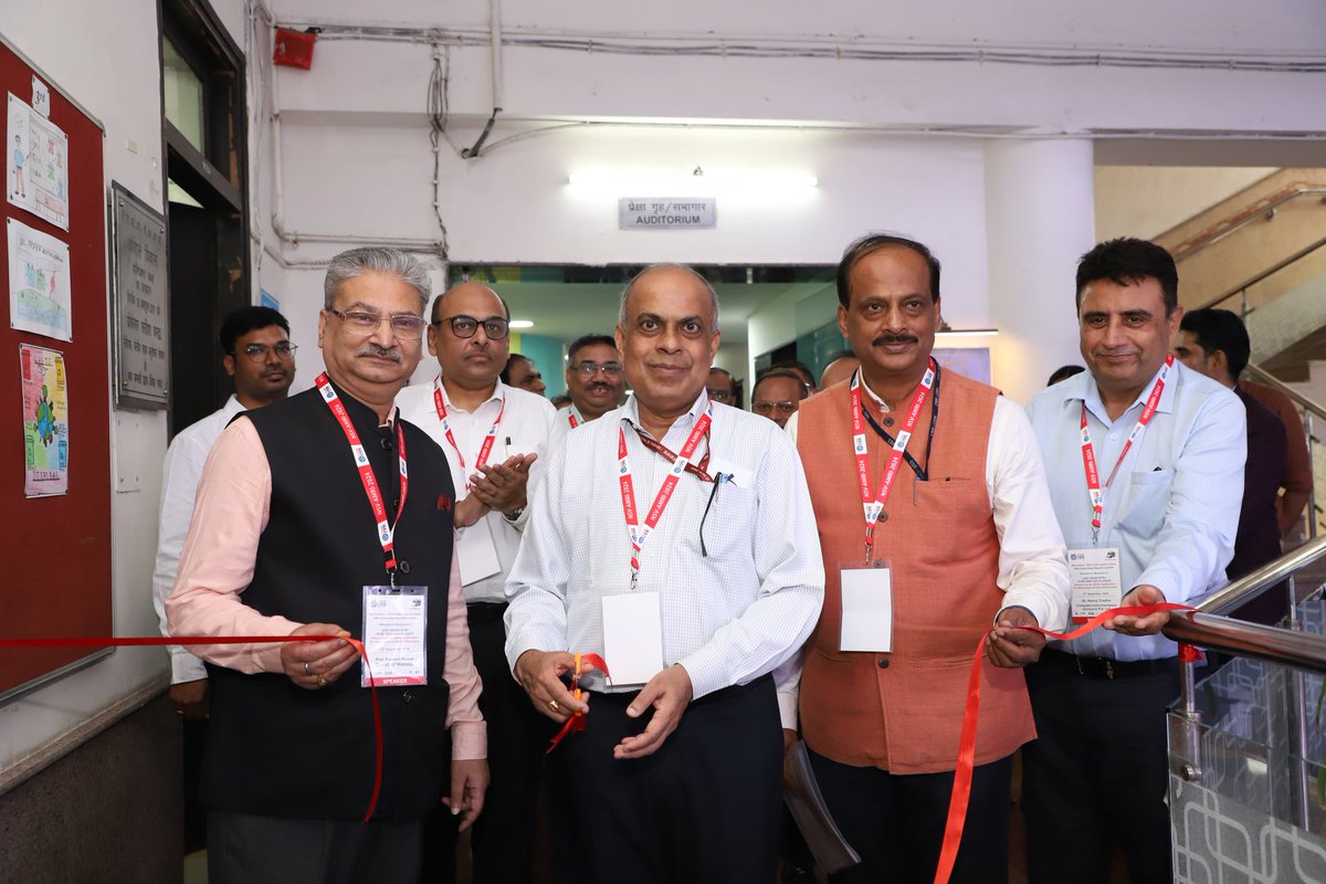 CSIRCRRI's tweet image. A big thank you to Sh. D. Sarangi, DG(RD) &amp;amp; Special Secretary@MoRTHIndia and Prof. Praveen Kumar HoD, Civil Engineering Dept @iitroorkee for their inspiring insights.

@CSIR_IND #CSIRCRRI
#NSV #NetworkSurveyVehicle #NSVAMRI2024 #SmartInfrastructure