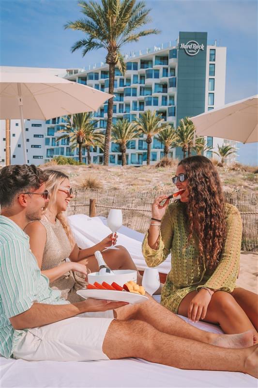 Soaking up the Ibiza sun with good vibes and even better company. There’s still time to enjoy endless beach days at our Beach Club! ☀️🌊

📍@hrhbeachclubibiza

#hrhibiza #beachclub #ibizabeachclub #ibizarooftop #hardrockhotels #ibiza #beachday