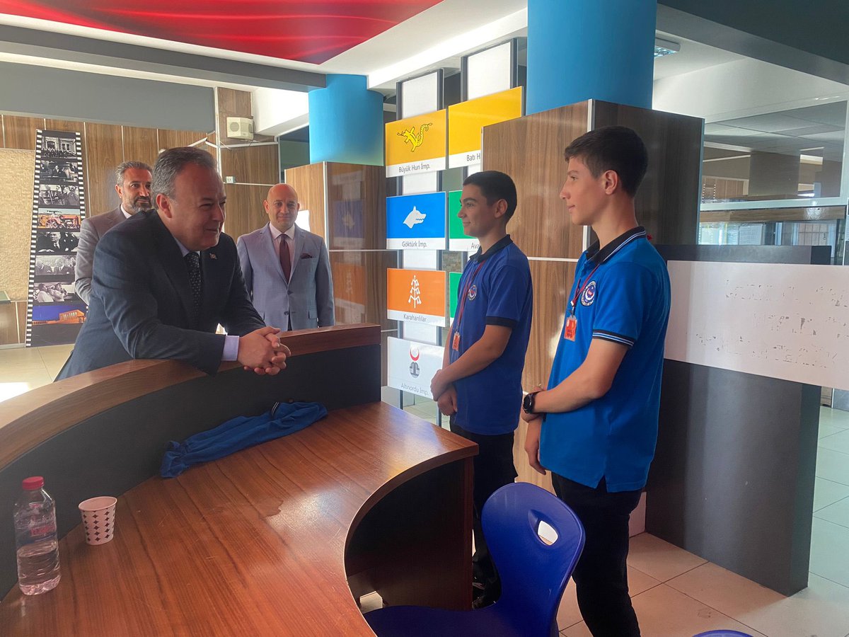 Güvenin ve huzurun yeri Beylikdüzü ilçemizde öğrencilerimiz ile “Kariyer Günleri” buluşmalarımız devam ediyor. İTO Beylikdüzü Mesleki ve Teknik Anadolu Lisesi öğrencileri ve öğretmenlerimiz ile sohbet ettik.
<a href="/tcmeb/">Millî Eğitim Bakanlığı</a> 
<a href="/gul_davut/">Davut GÜL</a> 
<a href="/TC_istanbul/">TC İstanbul Valiliği</a>