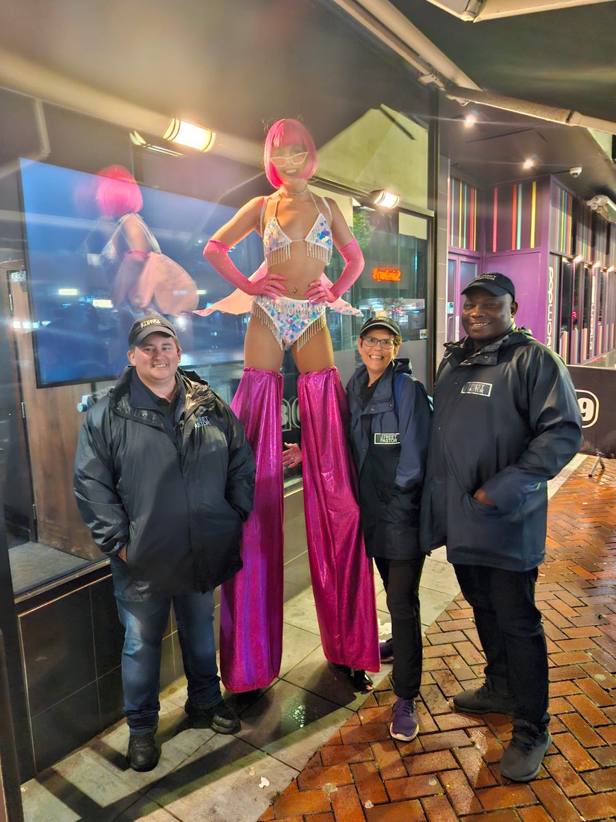 It was another very wet☔️ night for the volunteers but when they were needed to help a couple of people, the rain stopped 🙏 So many conversations about who we are &amp; what we do. 😊@TVP_Reading <a href="/AscensionTrust/">Ascension Trust</a> <a href="/ReadingBID/">Reading Central & Abbey Quarter BID</a> <a href="/LivingInReading/">Living In Reading</a> <a href="/ReadingCouncil/">Reading Borough Council</a>
