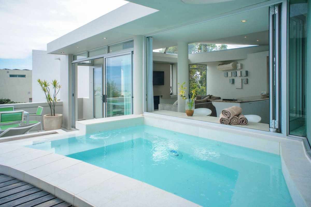 elizesewell's tweet photo. The Lions View 2 bedroom apartment will be available from Monday. Use the code SOCIAL to take advantage of our Spring Special when booking your accommodation for the next month. https://t.co/i5o2qCyu9W #lionsviewapartment #CampsBayApartments #CampsBayAccommodation https://t.co/3k0gYyC3KQ
