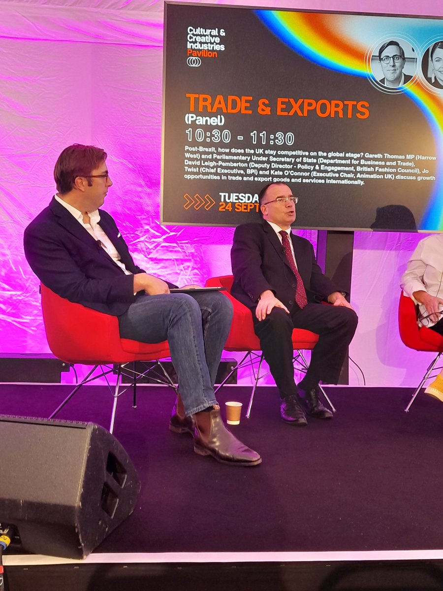 Conversation turns to Trade. Jo Twist <a href="/bpi_music/">BPI</a> talks about challenges eg Ai and tech companies ingesting creative content without payment and the issues post Brexit for musicians touring. Clear to me that govt has a role in supporting trade re creative ind <a href="/gareththomasMP/">Gareth Thomas MP</a>