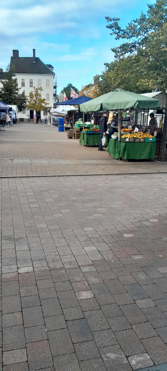 LichfieldMarket's tweet photo. It’s a pleasant day today so why not come down to Lichfield General Market. We have a new trader “West Wood Kitchens” with freshly baked sausage rolls, quiches and scotch eggs, also “Feinkost” with fresh olives, “Silver Elegance” selling Jewellery plus many more traders. https://t.co/DzjbcWXpU8